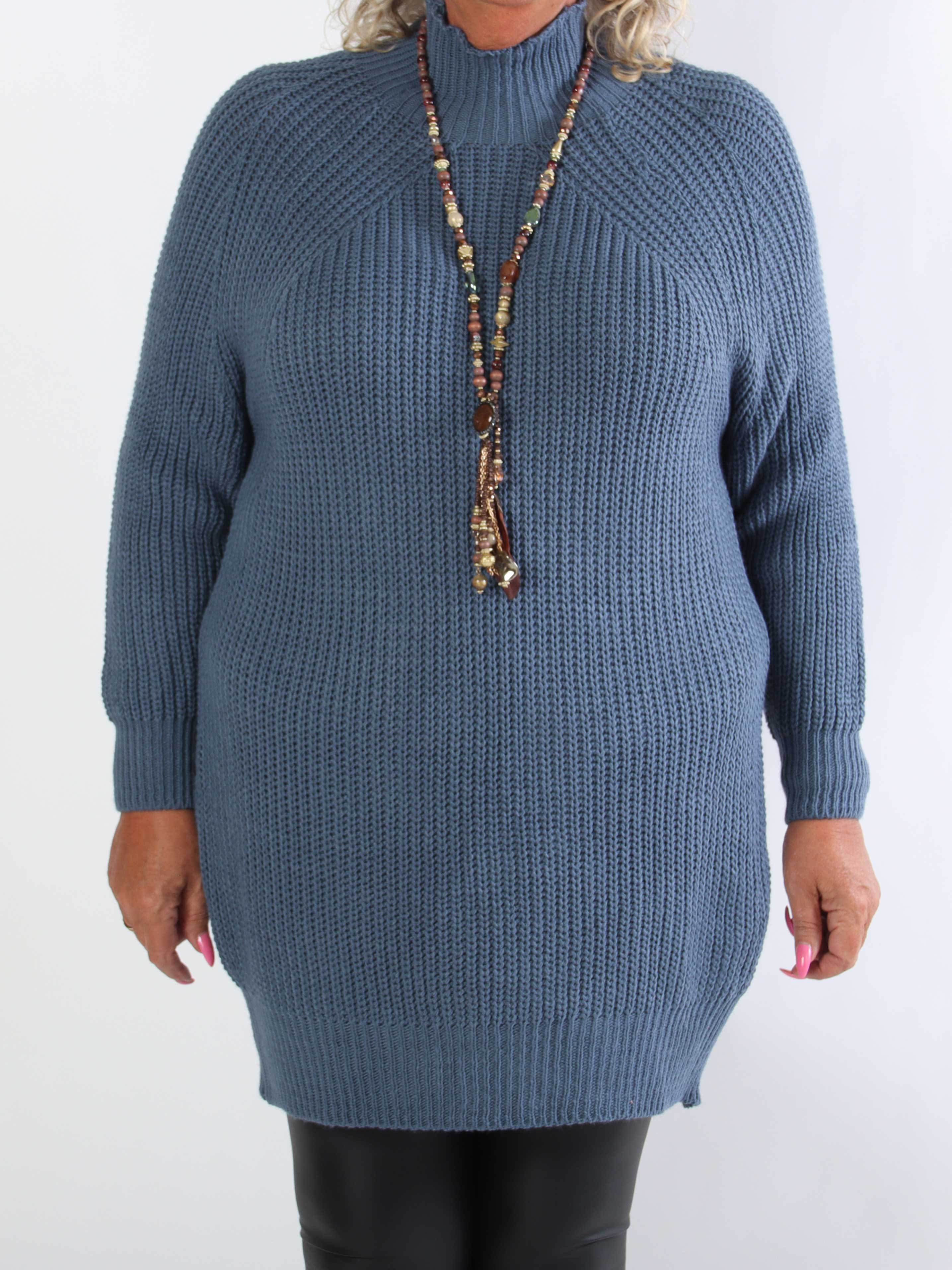 Isolde - Plain plus size strikkjole med høj hals